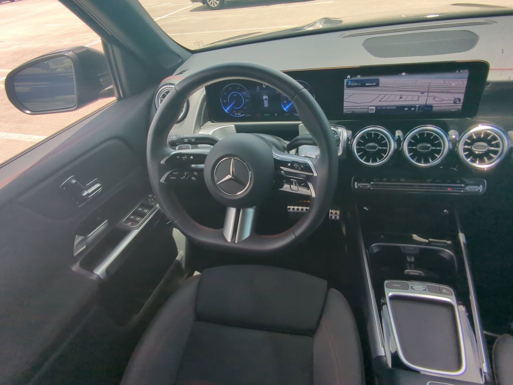 2024 Mercedes Benz EQB 300 4MATIC photo 3