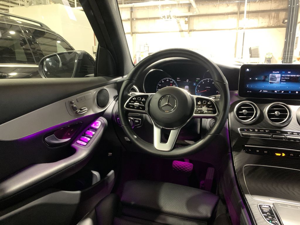 2022 Mercedes Benz GLC 300 photo 3