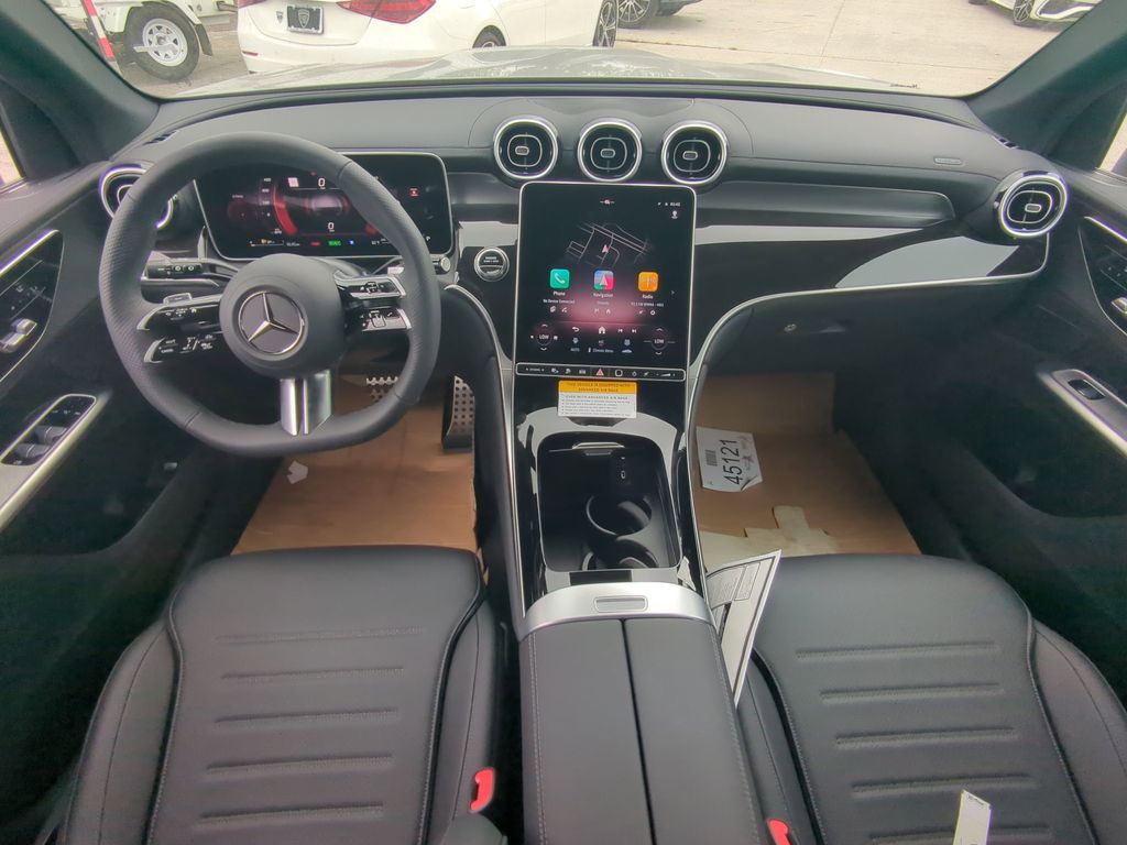 2025 Mercedes Benz GLC 4MATIC photo 2