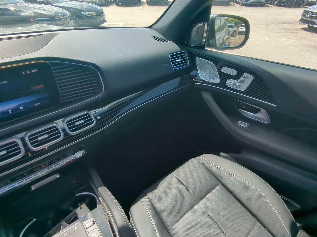 2025 Mercedes Benz GLS 450 4MATIC photo 4