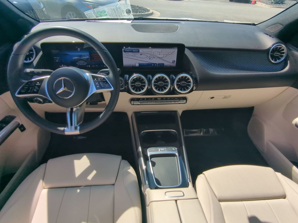 2025 Mercedes Benz GLA photo 2