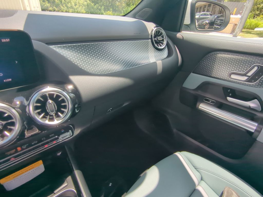2026 Mercedes Benz GLA 250 photo 2