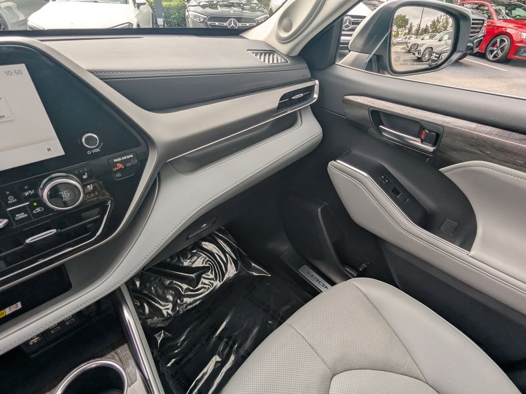 Used 2023 Toyota Highlander L SUV