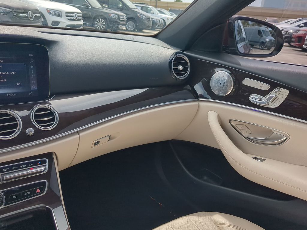 2020 Mercedes Benz E 350 Sedan photo 4