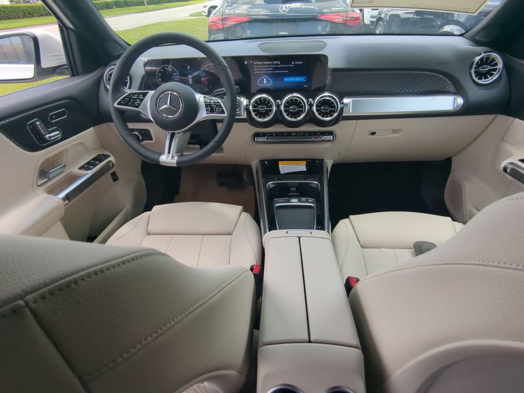 2025 Mercedes Benz GLB 250 photo 2