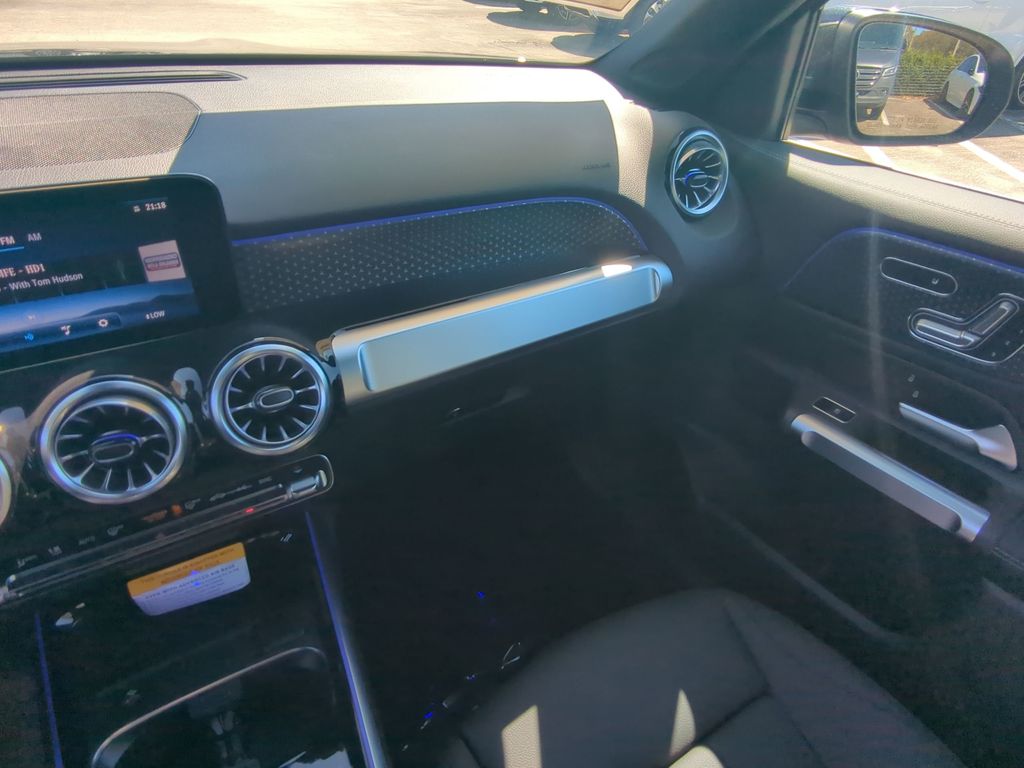 2025 Mercedes Benz GLB photo 4