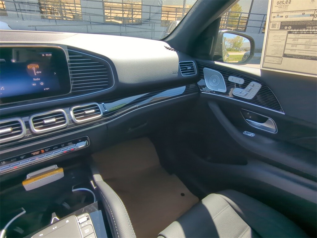 2025 Mercedes Benz GLE 580 4MATIC photo 4