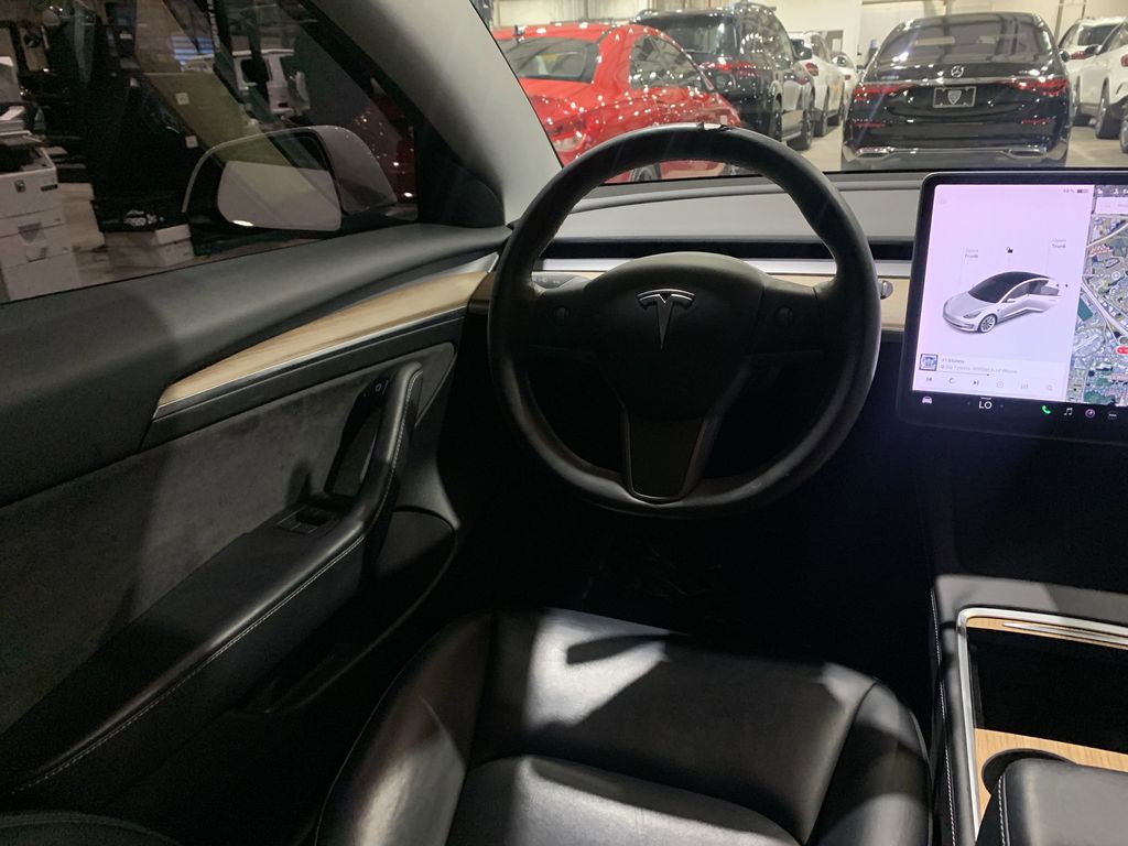 2021 Tesla Model 3 Standard Range Plus photo 3