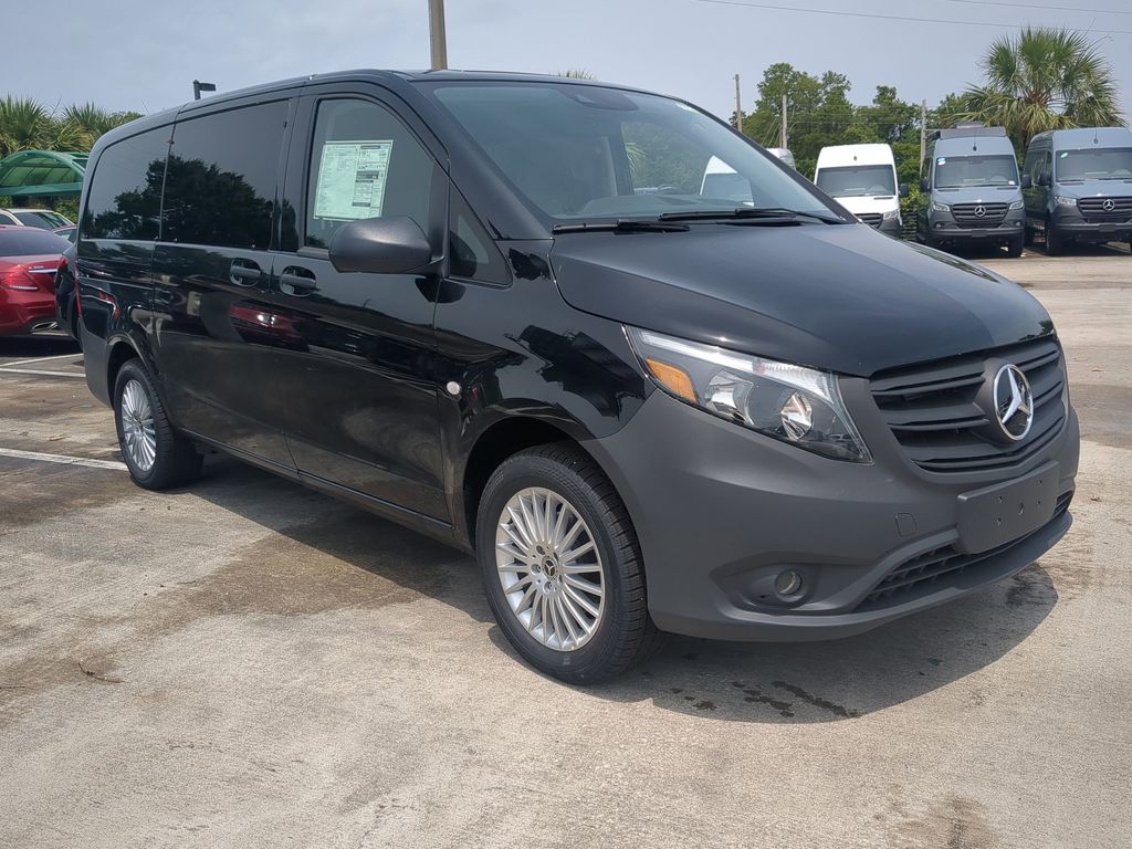 2023 Mercedes-Benz Metris Passenger Van Base's photo