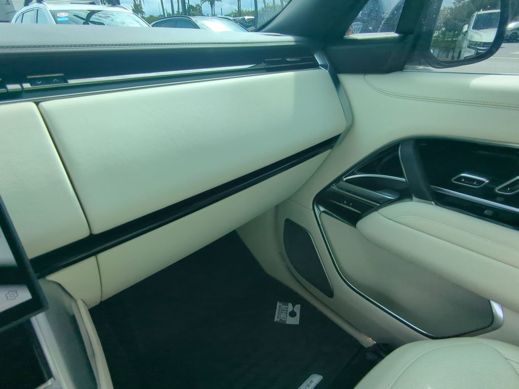 2025 Land Rover Range Rover Autobiography photo 4