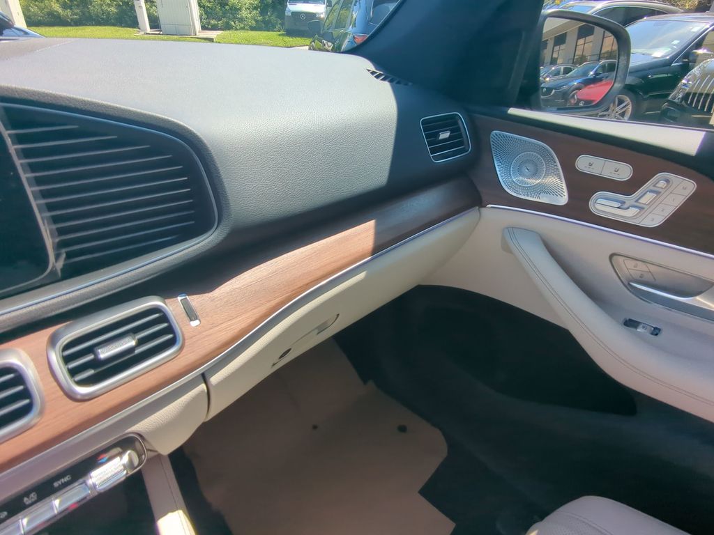 2026 Mercedes Benz GLE 450 4MATIC photo 3