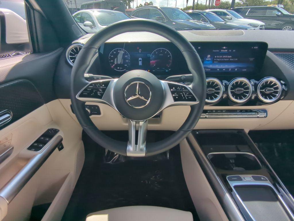 2025 Mercedes Benz GLA 250 4MATIC photo 3