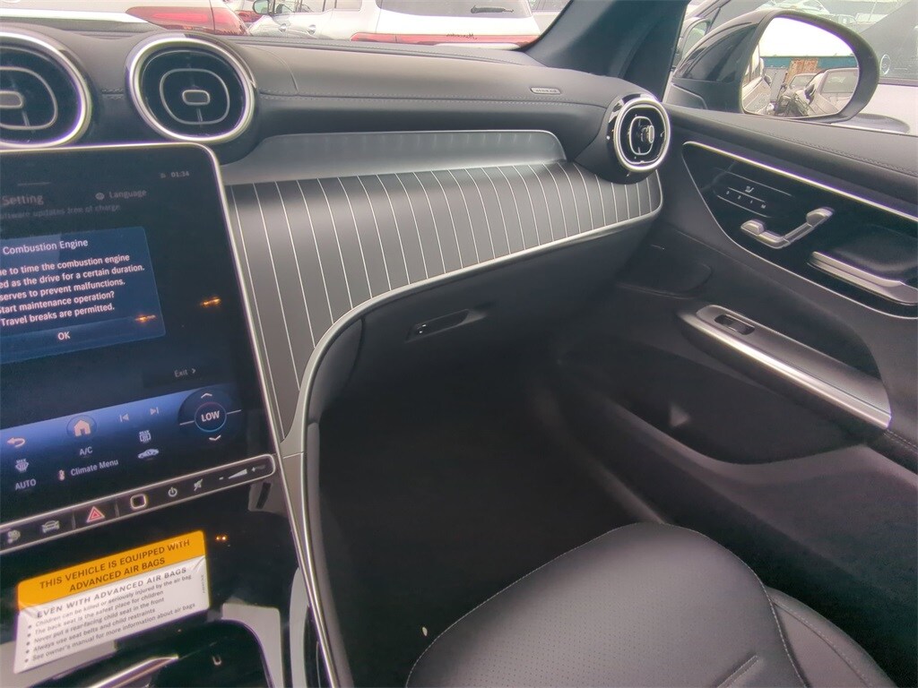 2025 Mercedes Benz GLC 350e 4MATIC photo 4