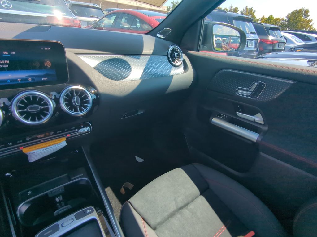 2025 Mercedes Benz GLA photo 3