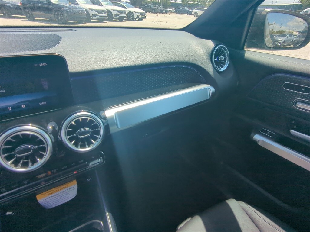 2025 Mercedes Benz GLB 250 photo 4