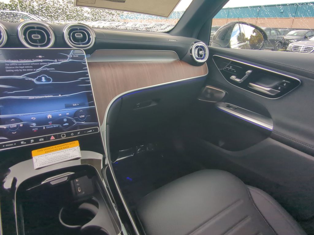 2026 Mercedes Benz GLC 350e 4MATIC photo 4