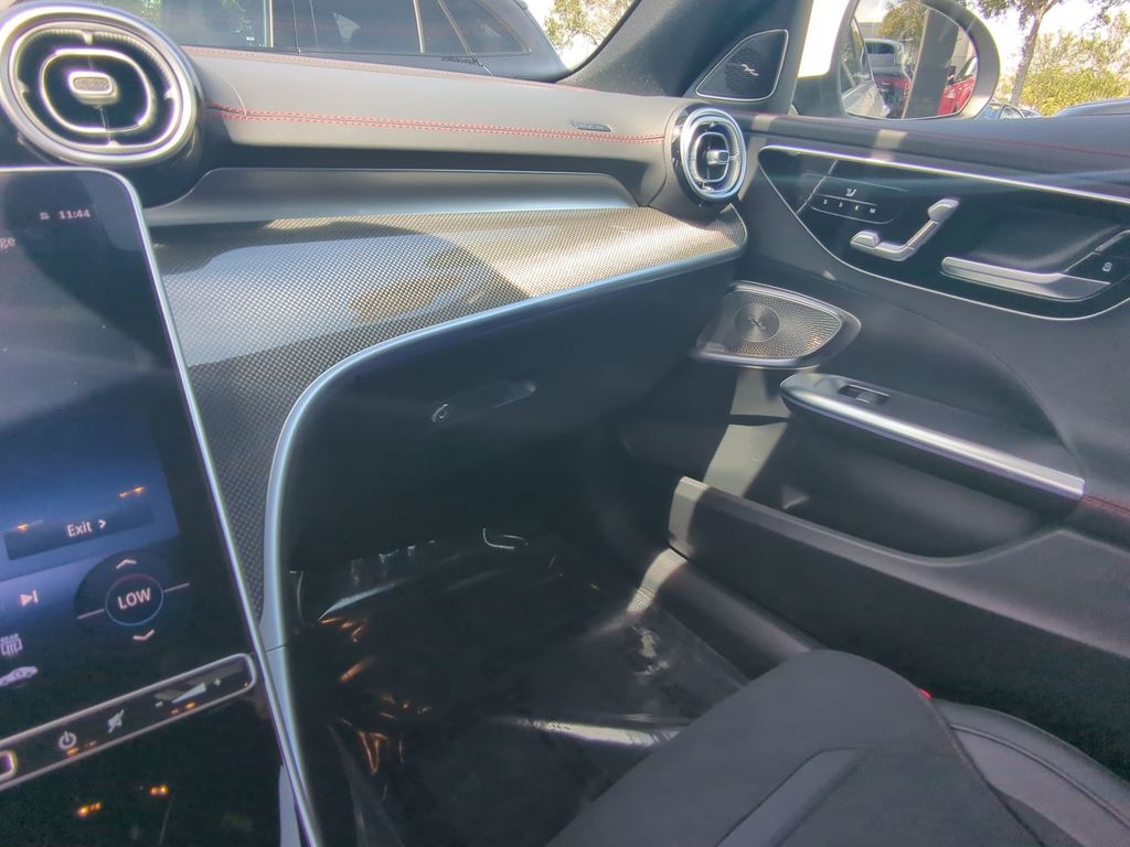 2025 Mercedes Benz C 43 AMG photo 4