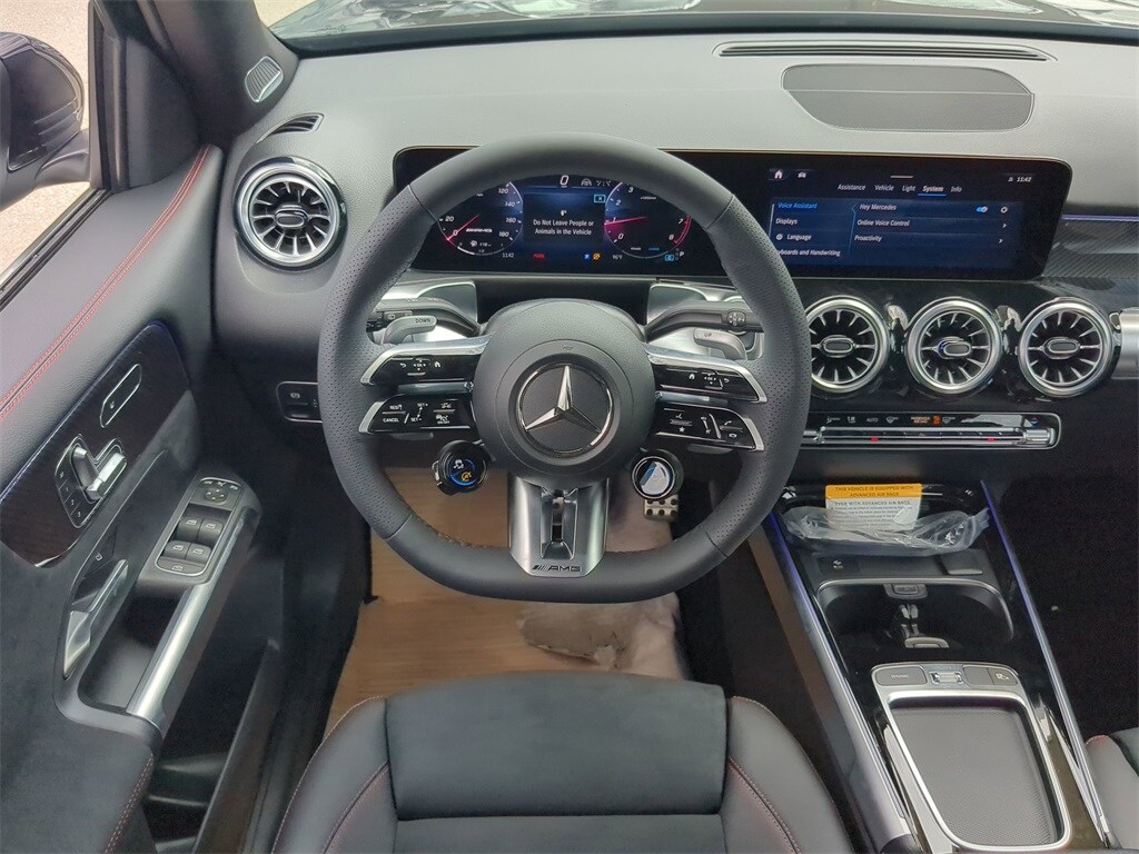 2024 Mercedes Benz GLB 35 AMG photo 3