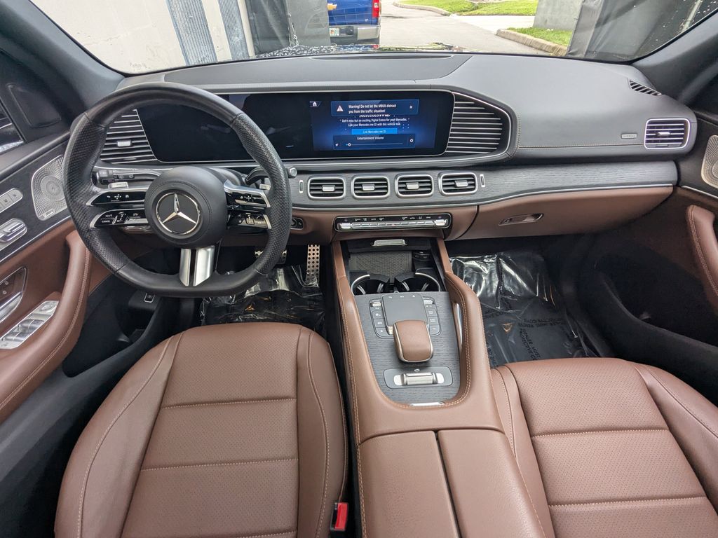 2024 Mercedes Benz GLS 4MATIC photo 2