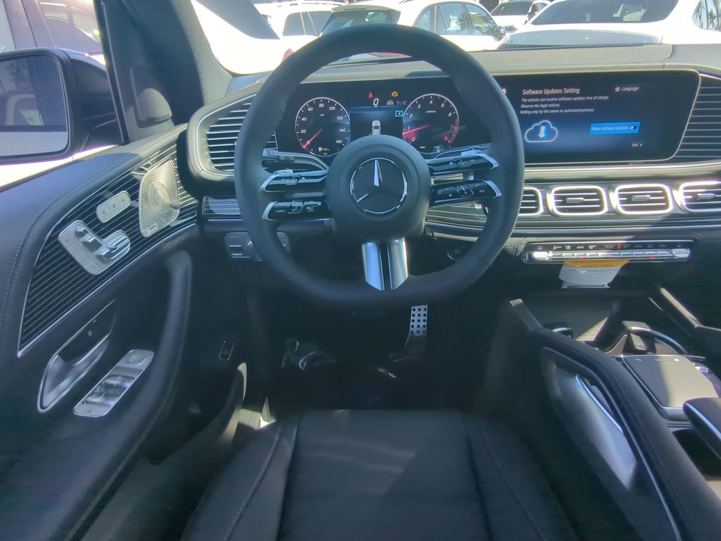 2026 Mercedes Benz GLS 580 4MATIC photo 3