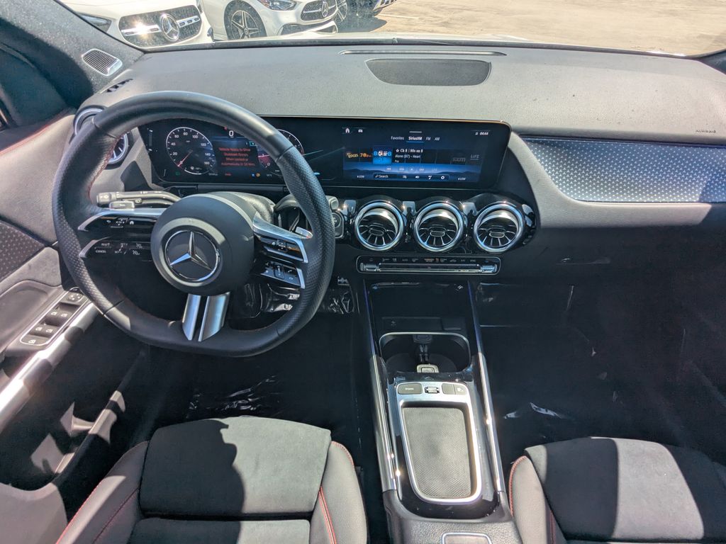 2025 Mercedes Benz GLA photo 2