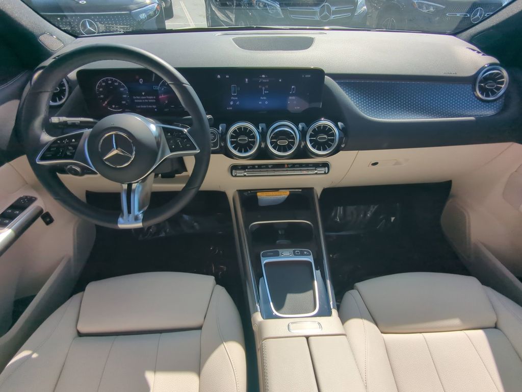 2025 Mercedes Benz GLA 250 photo 2