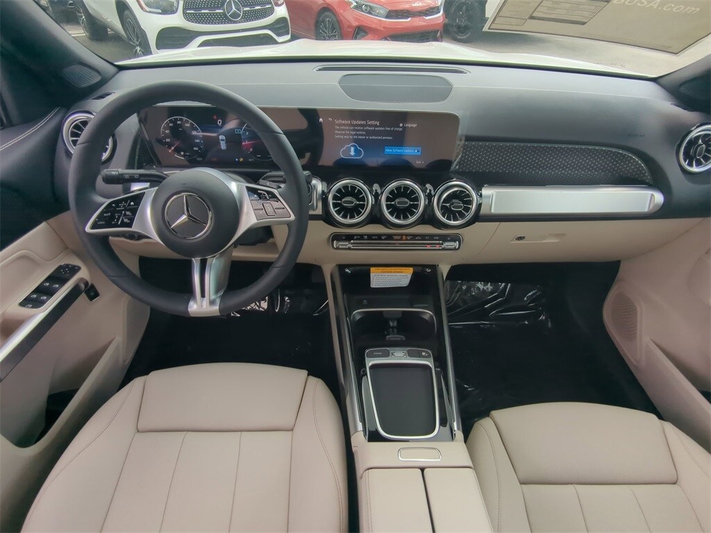 2025 Mercedes Benz GLB 250 photo 2