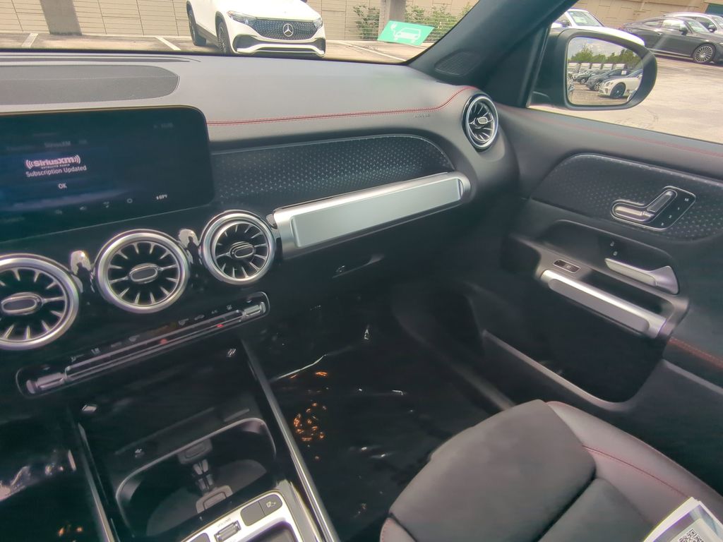 2024 Mercedes Benz EQB 300 4MATIC photo 4