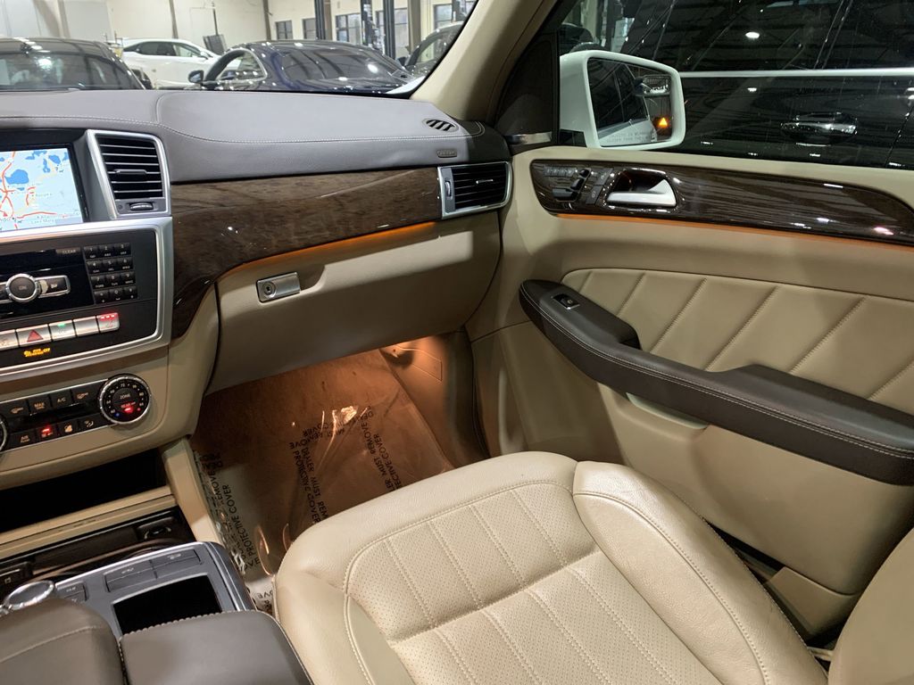 2016 Mercedes Benz GL 450 photo 2