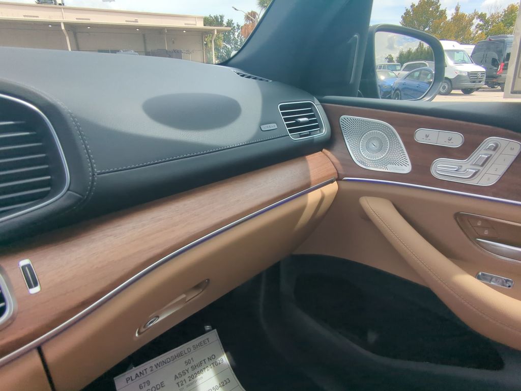 2026 Mercedes Benz GLS 450 4MATIC photo 4