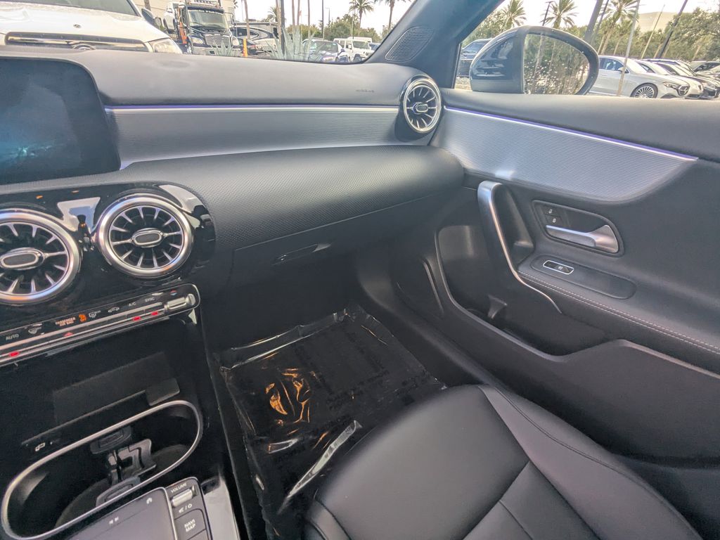 2022 Mercedes Benz A 220 photo 4