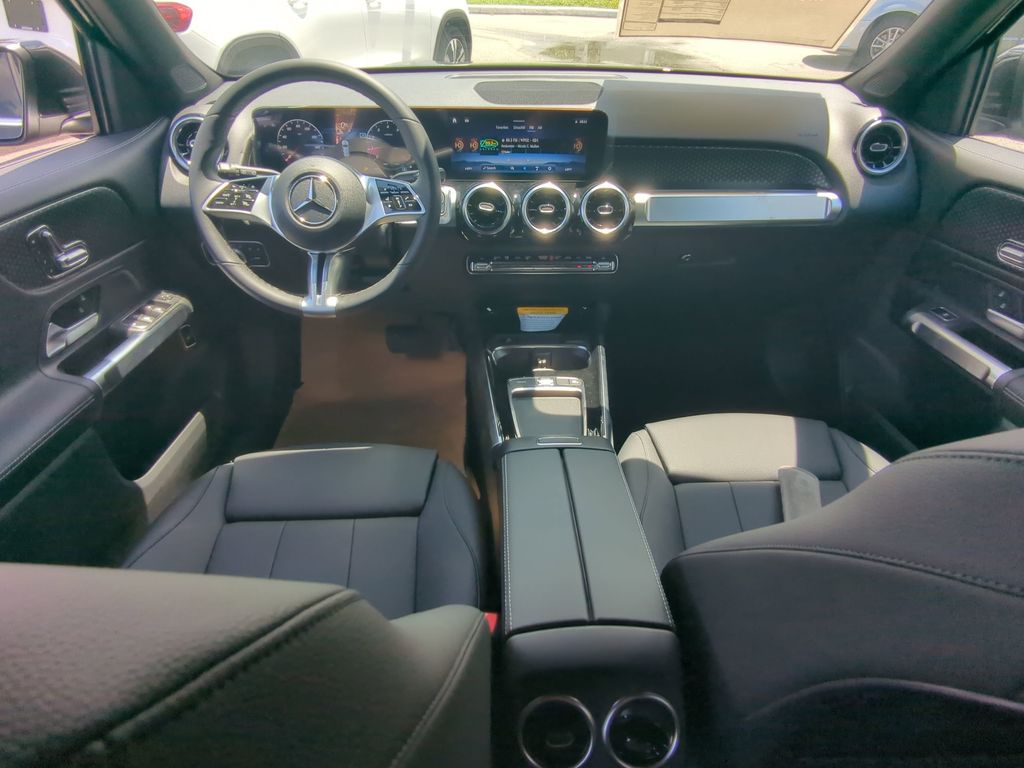 2025 Mercedes Benz GLB 250 photo 2