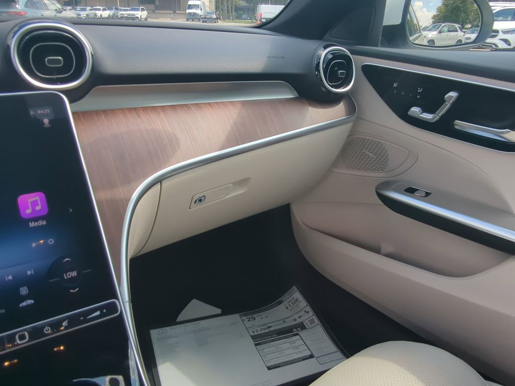 2025 Mercedes Benz C 300 photo 4