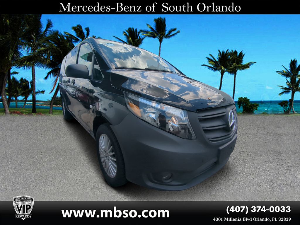 2023 Mercedes-Benz Metris Passenger Van Base's photo