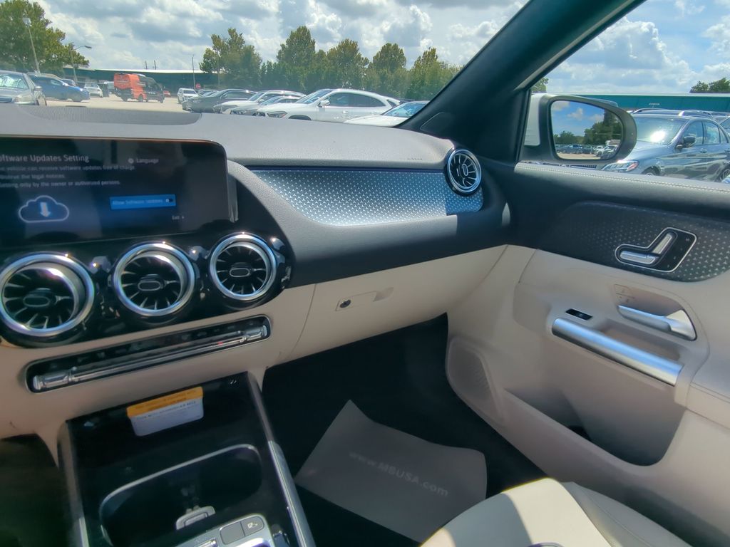 2025 Mercedes Benz GLA 250 photo 4