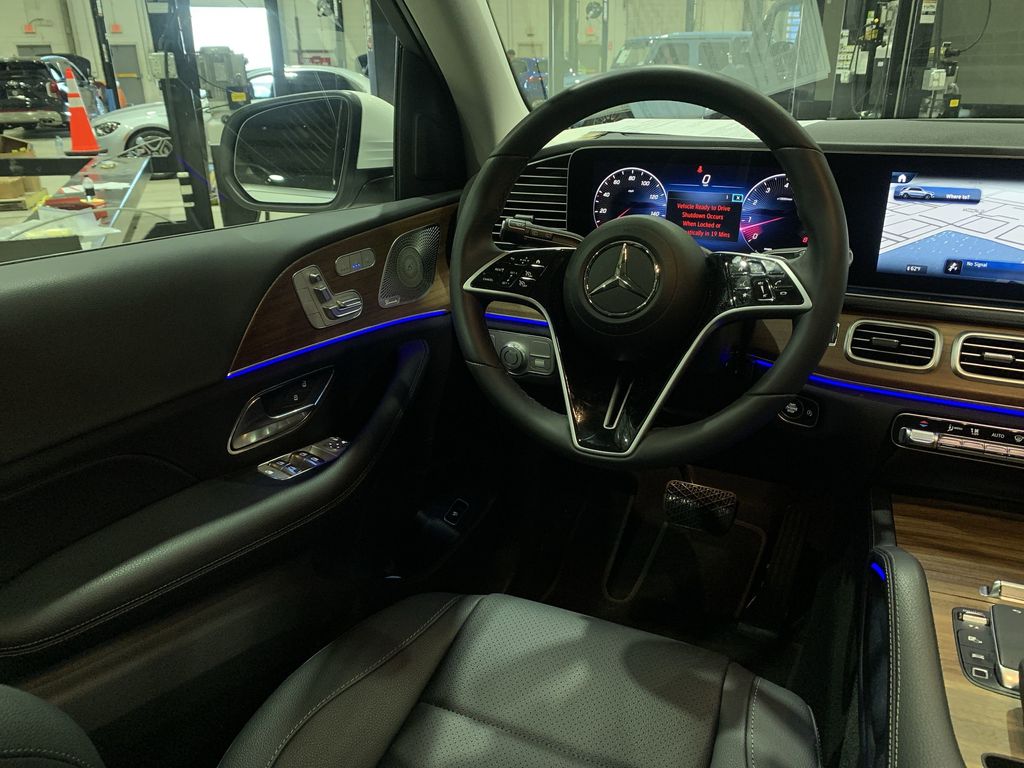 2025 Mercedes Benz GLE 350 4MATIC photo 3