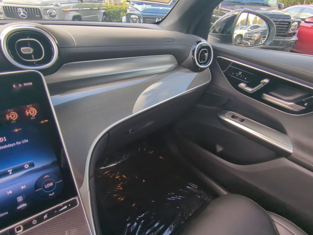 2025 Mercedes Benz GLC 43 AMG photo 4