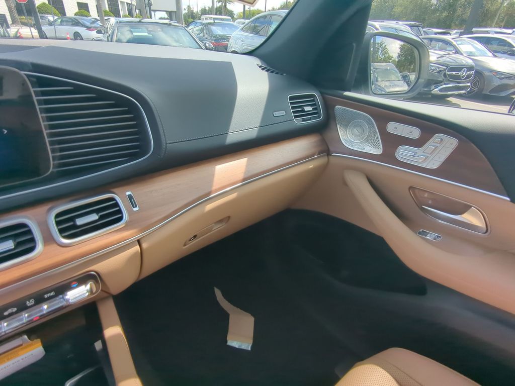 2026 Mercedes Benz GLS 450 4MATIC photo 2