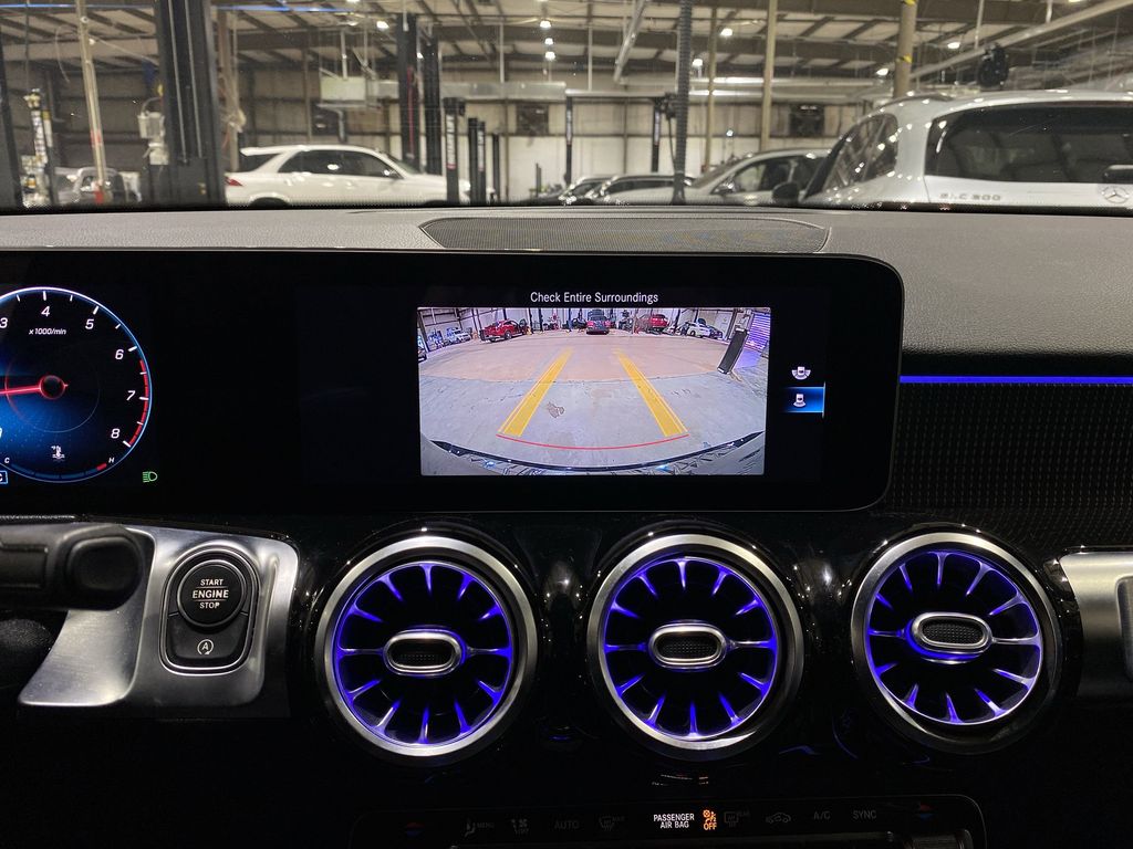 2021 Mercedes Benz GLB 250 photo 4