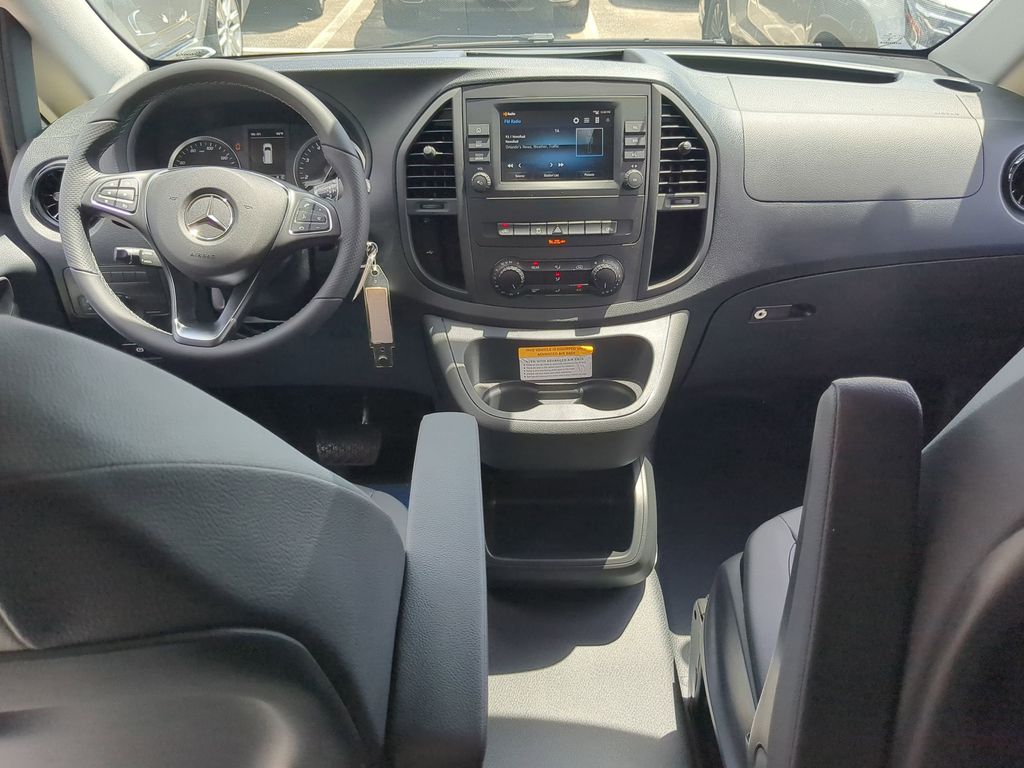 2023 Mercedes Benz Metris photo 2
