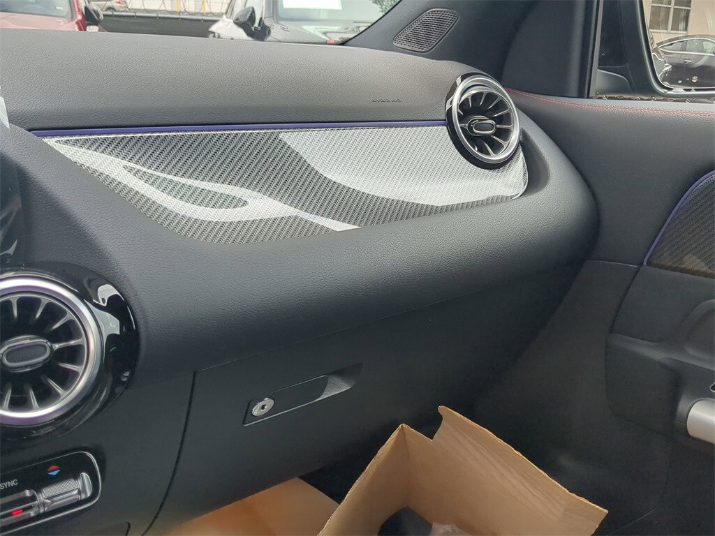2025 Mercedes Benz GLA 250 photo 4