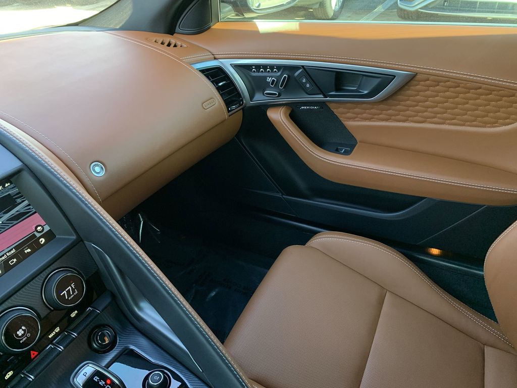 2024 Jaguar F-TYPE P450 R-Dynamic photo 4