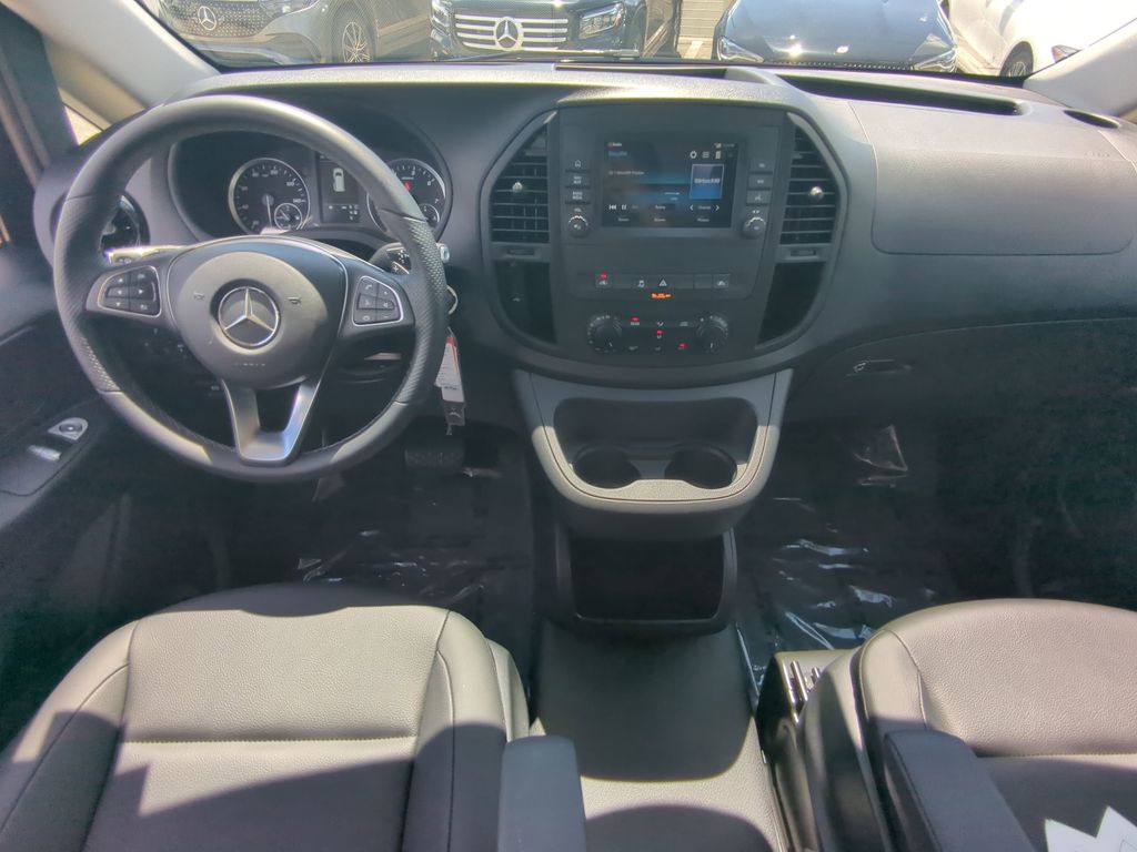 2023 Mercedes Benz Metris photo 2