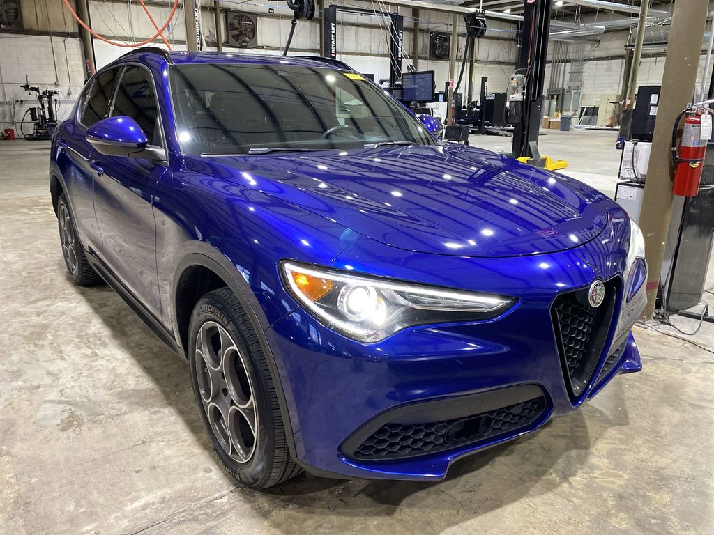 2022 Alfa Romeo Stelvio Base's photo