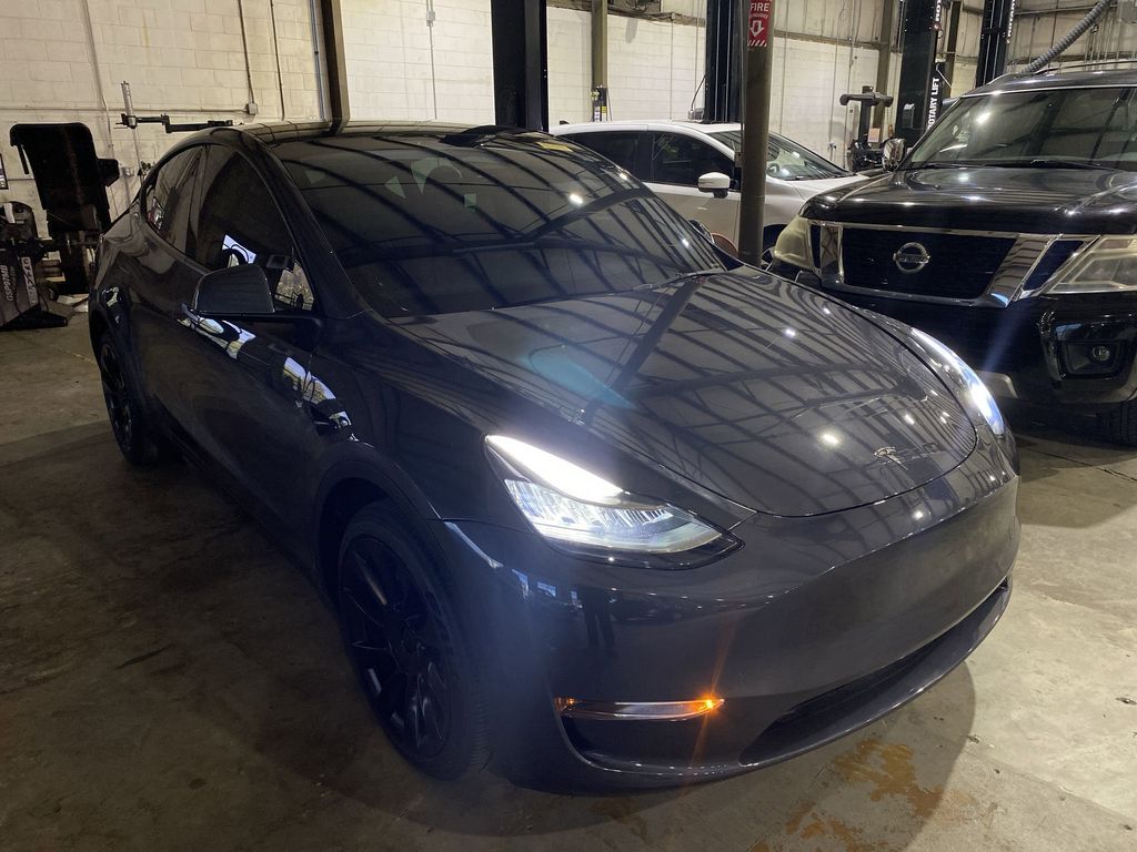 2023 Tesla Model Y Long Range's photo