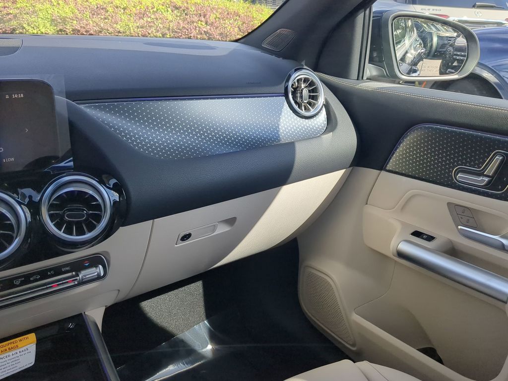 2025 Mercedes Benz GLA photo 4