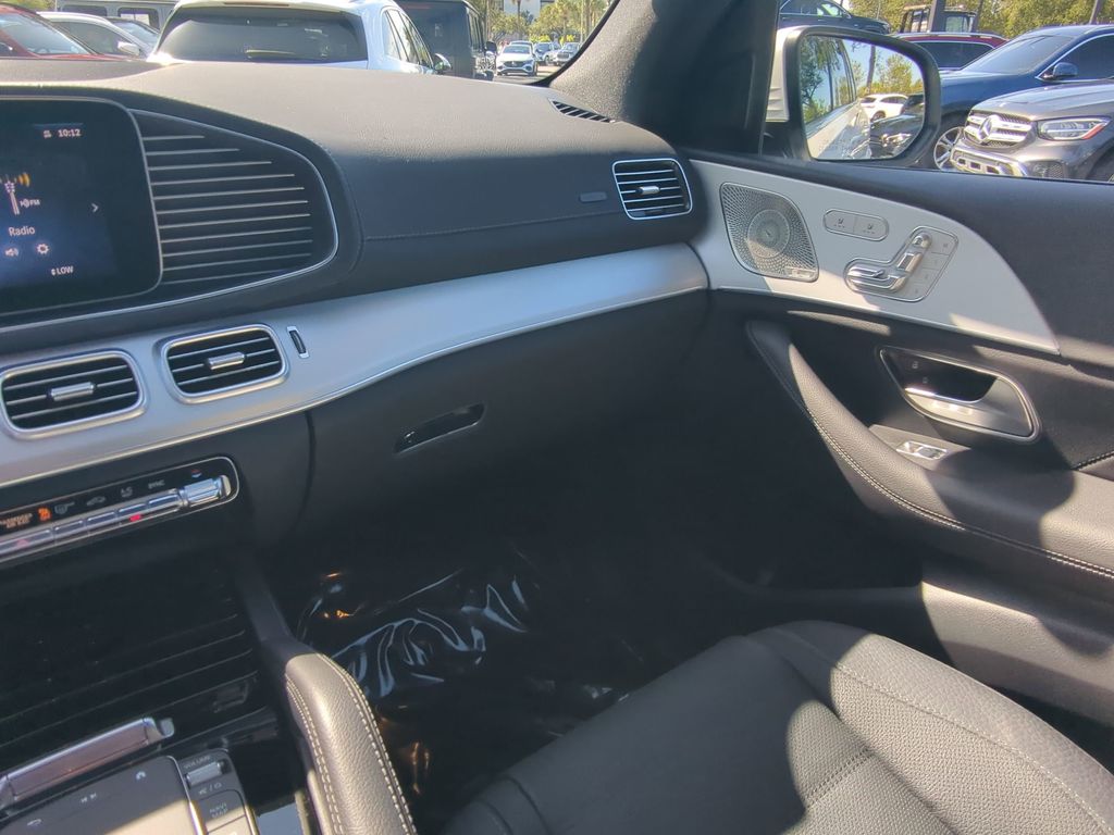 2025 Mercedes Benz GLS 450 4MATIC photo 4
