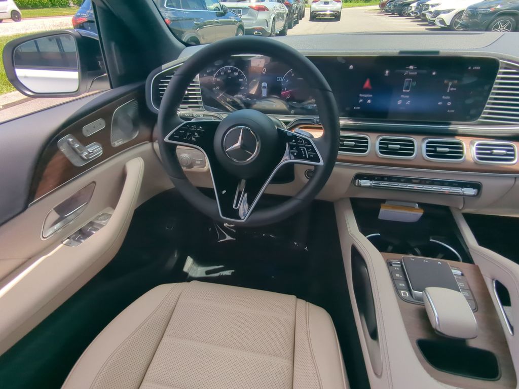 2025 Mercedes Benz GLE 450 4MATIC photo 3