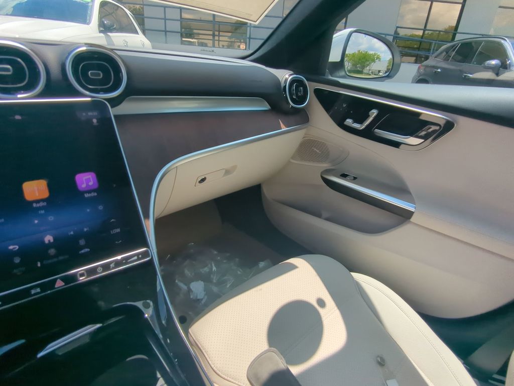 2025 Mercedes Benz C 300 Sedan photo 4