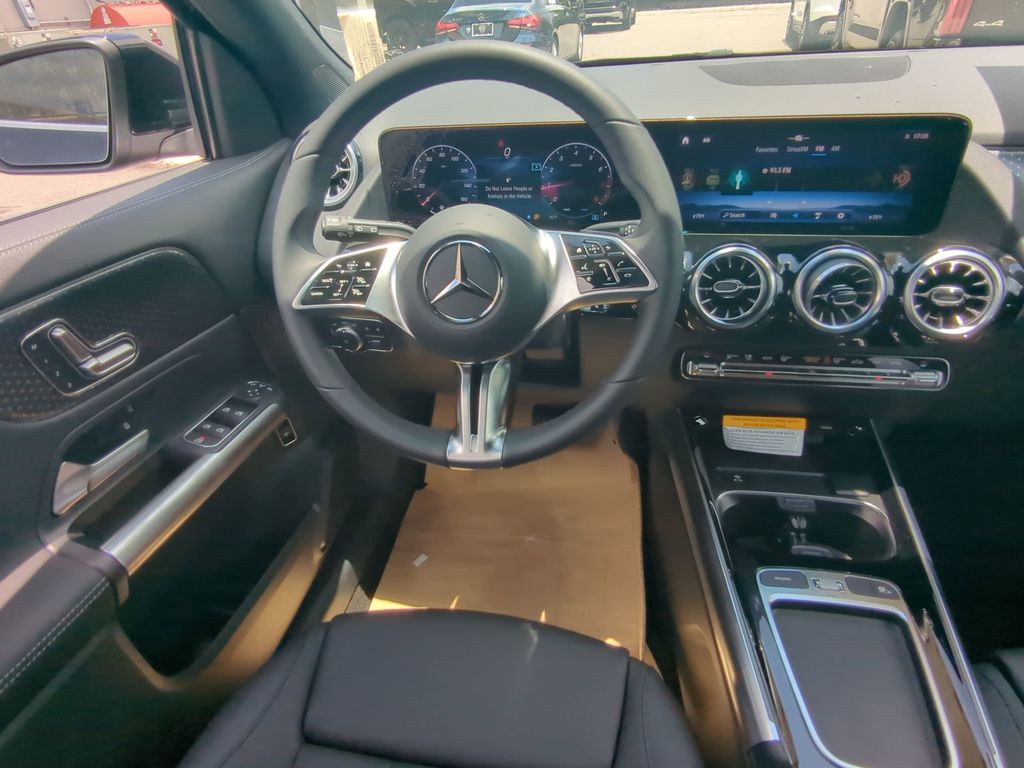 2025 Mercedes Benz GLA 250 photo 3